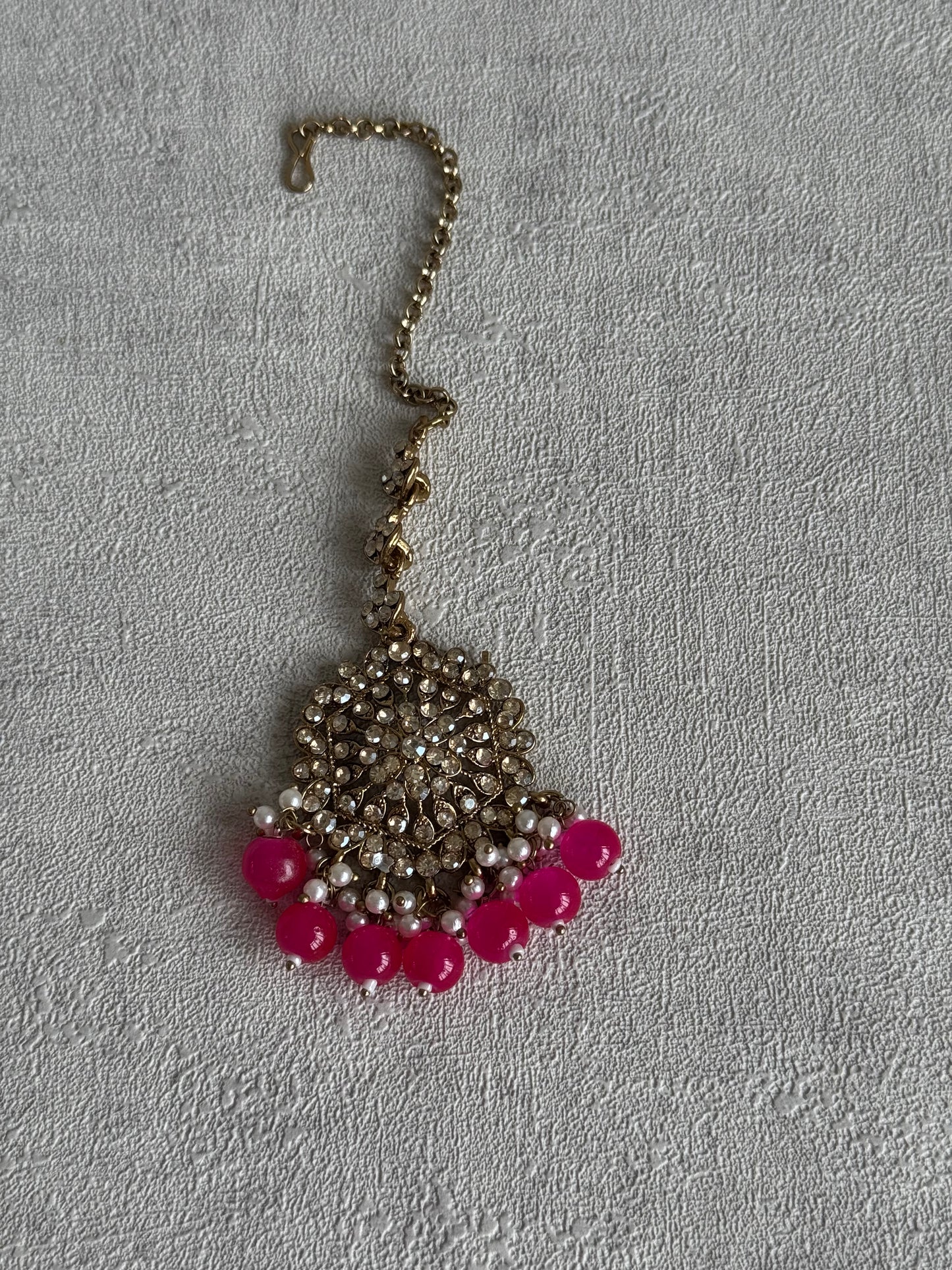 Ayura Designs Dastoor Tikka Set with Balis – Fuchsia Beads, Champagne Stones & Pearls