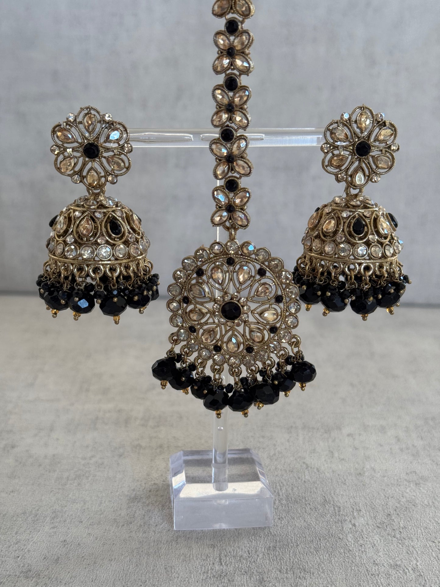 Ayura Designs Hookum Antique Gold Tikka Set – Elegant Earrings & Tikka with Black Bead Accents