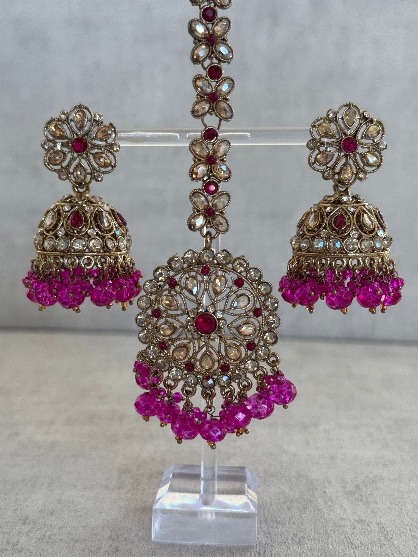 Ayura Designs Hookum Antique Gold Tikka Set – Elegant Earrings & Tikka with Black Bead Accents