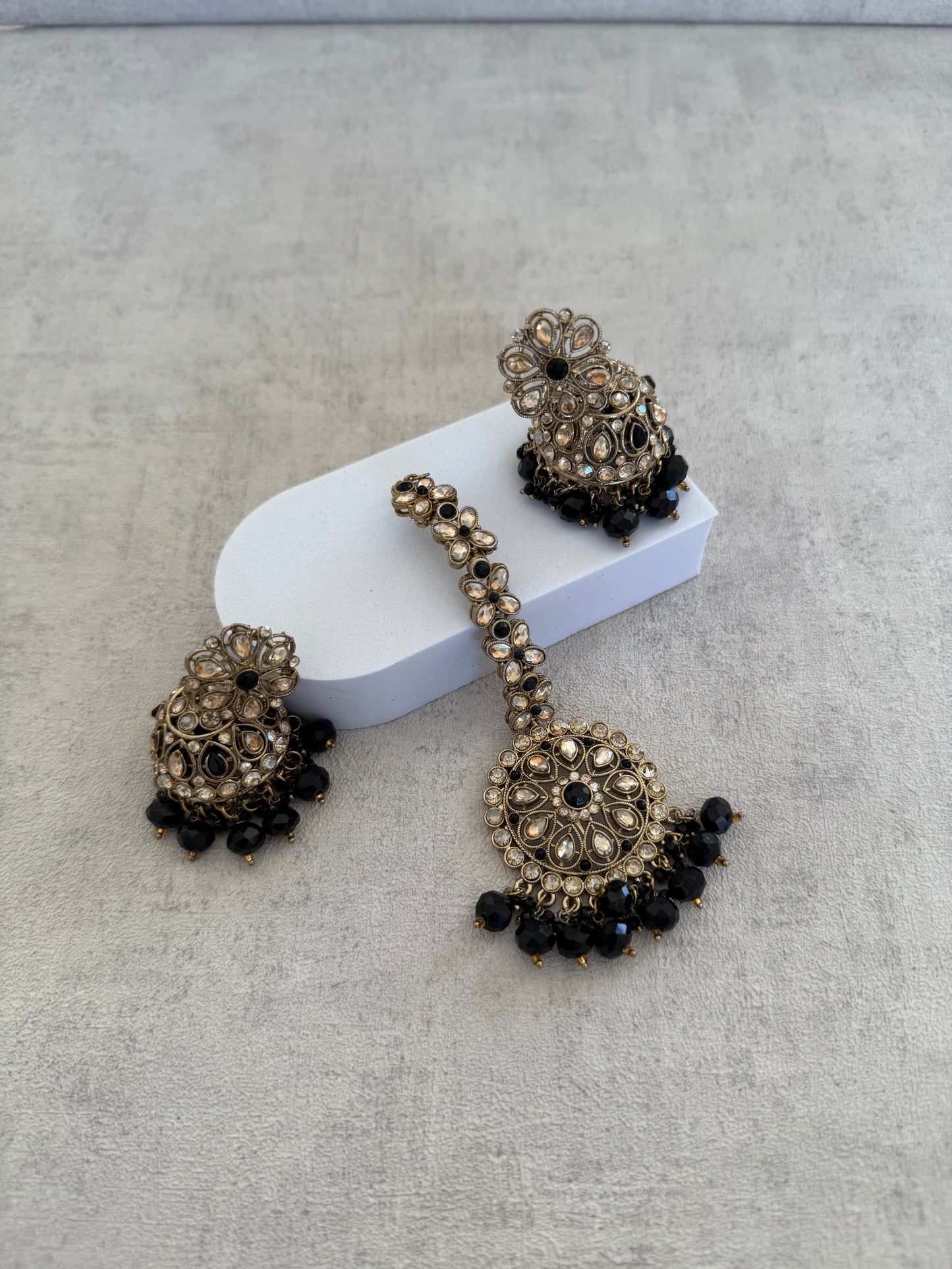 Ayura Designs Hookum Antique Gold Tikka Set – Elegant Earrings & Tikka with Black Bead Accents