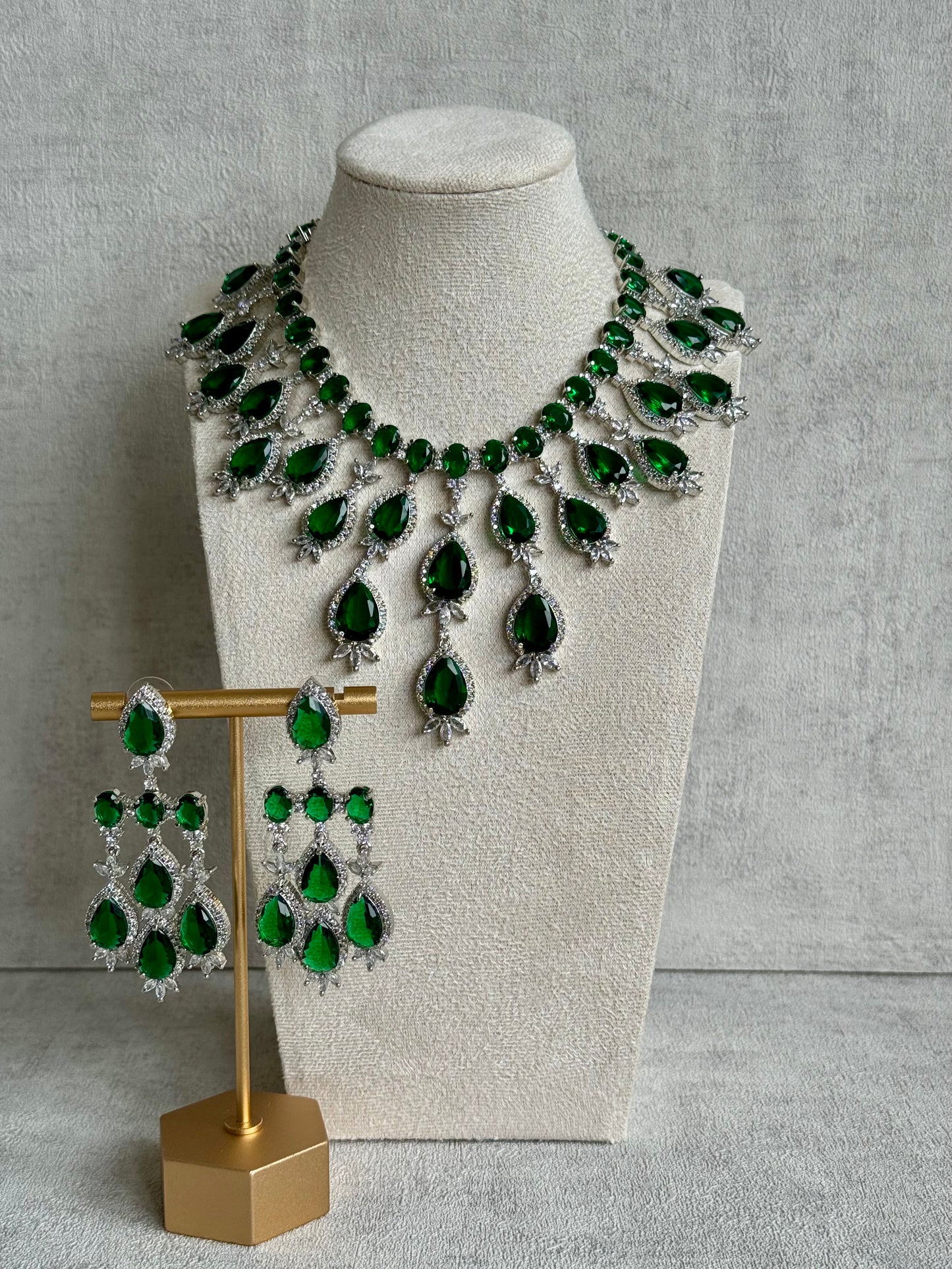 Ayura Designs Zarmina Necklace Set with Earrings – Emerald Green Teardrop Stones, Diamond-Cut Crystals & Rhodium Finish