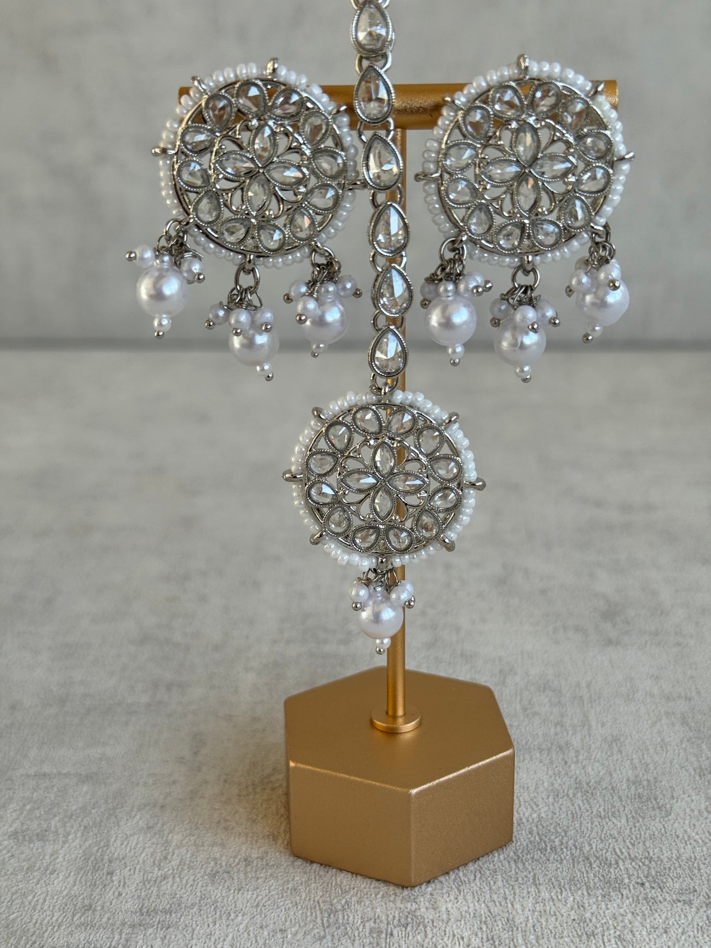 Ayura Designs Ifrah Tikka Set with Studs – Mirror-Cut Stones, Pearls & Antique Silver Finish