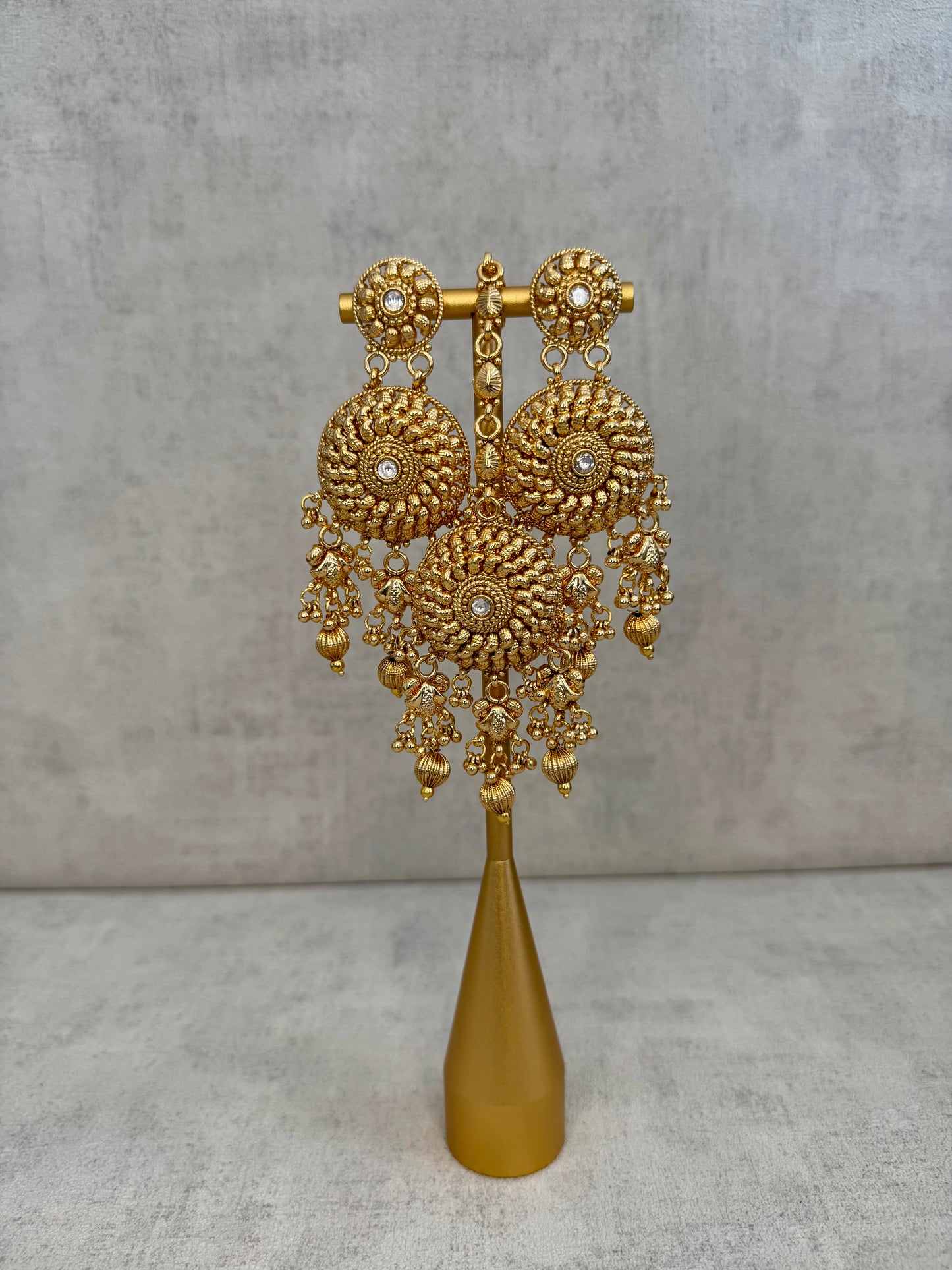 Ayura Designs Hoor Tikka & Earrings – Opulent Gold Adornment with Beads