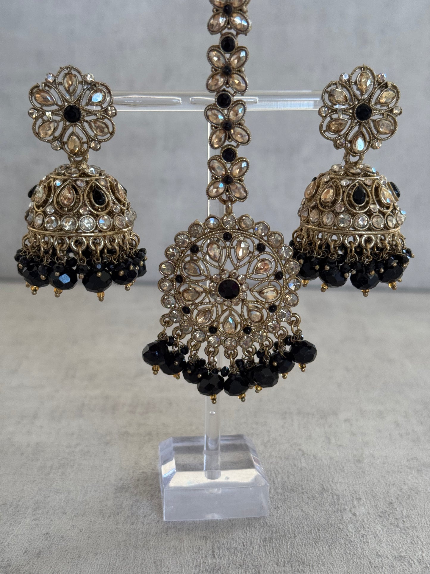 Ayura Designs Hookum Antique Gold Tikka Set – Elegant Earrings & Tikka with Black Bead Accents