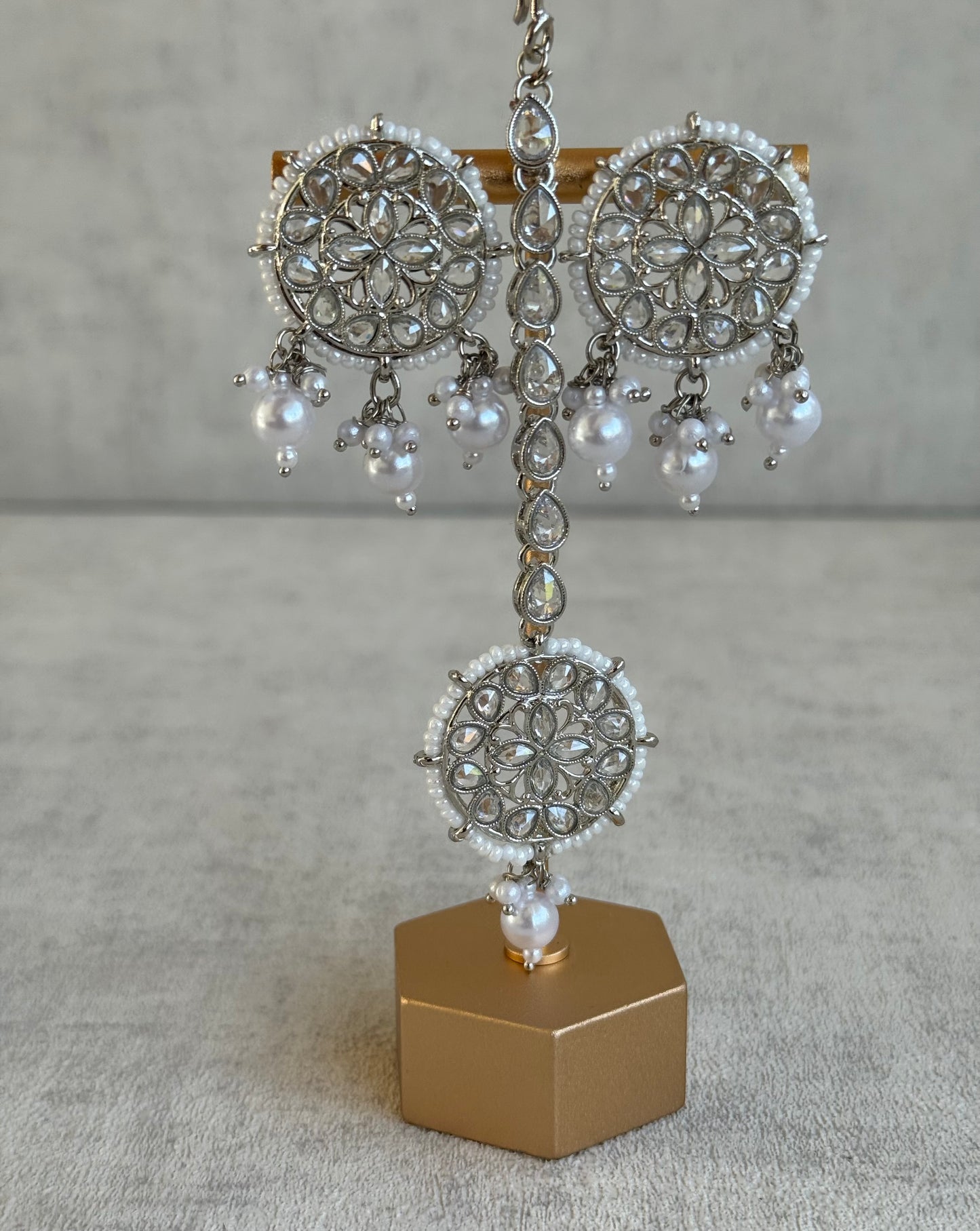 Ayura Designs Ifrah Tikka Set with Studs – Mirror-Cut Stones, Pearls & Antique Silver Finish