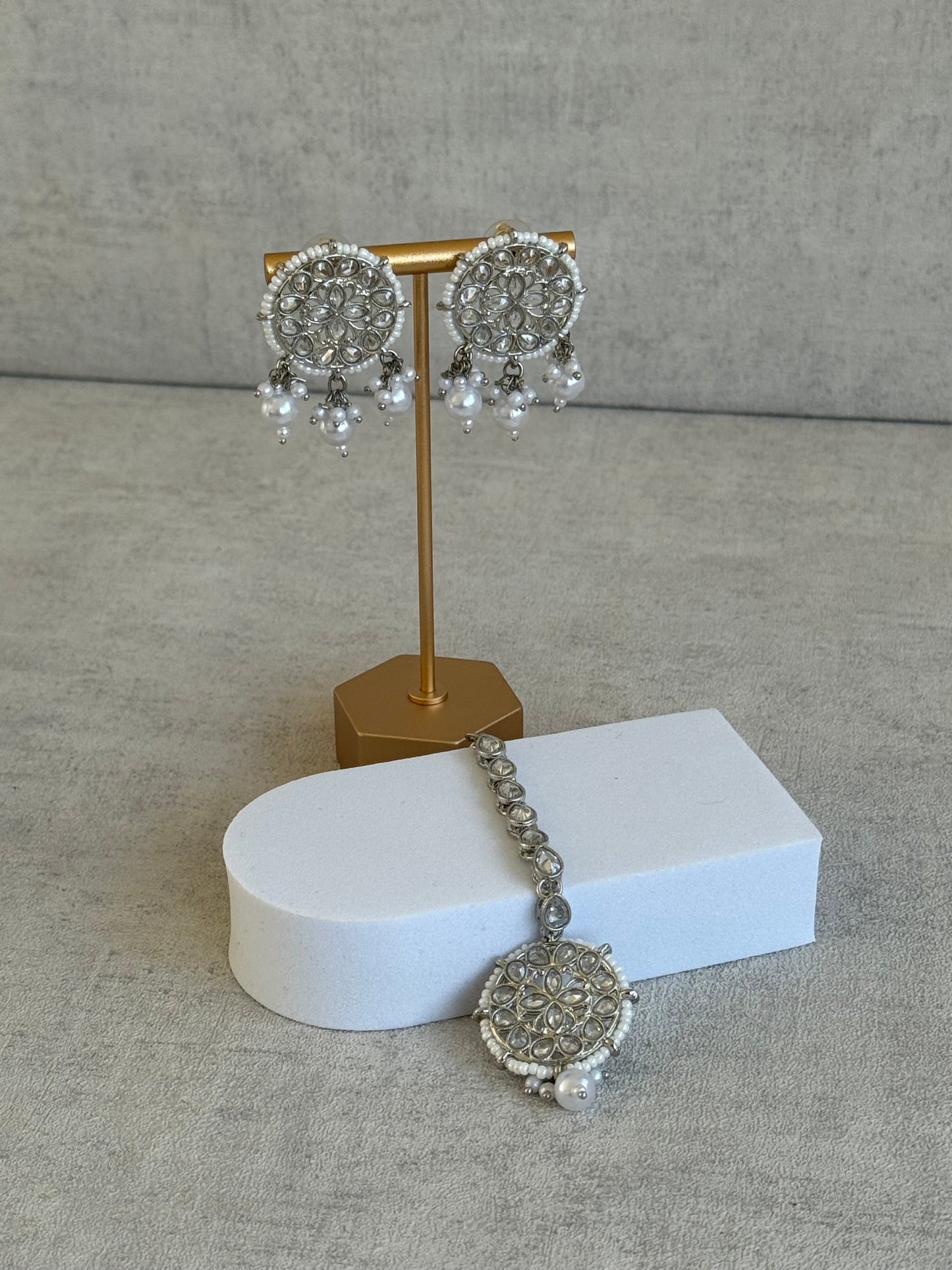 Ayura Designs Ifrah Tikka Set with Studs – Mirror-Cut Stones, Pearls & Antique Silver Finish
