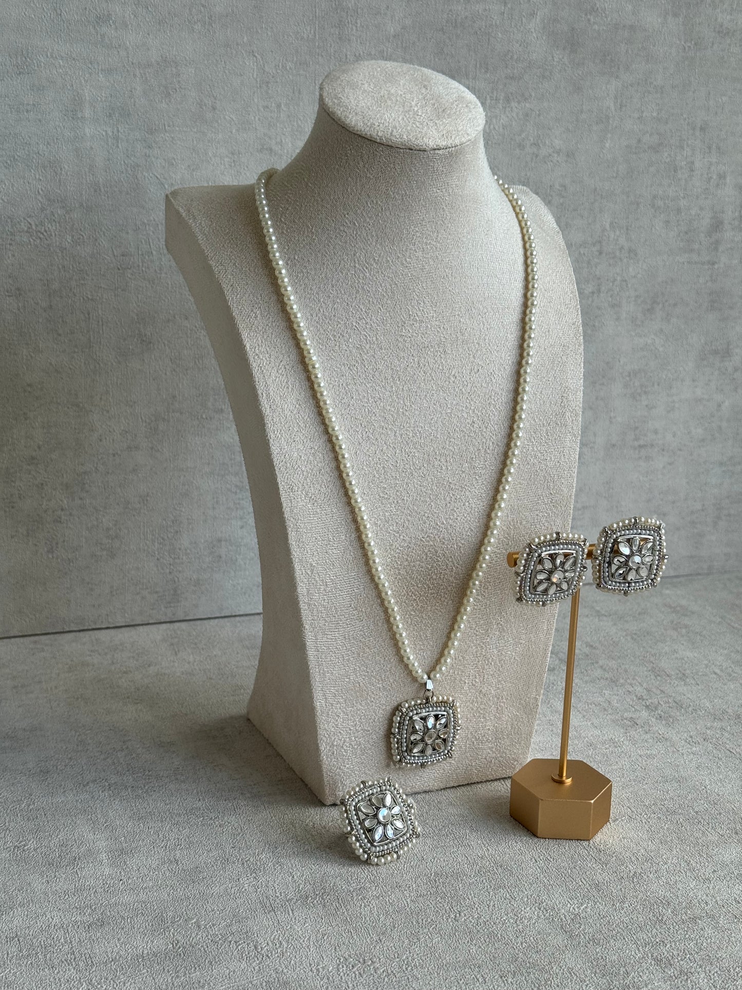 Ayura Designs Roma Pendant Set with Studs & Ring – Silver Beads, Mirror-Cut Polki & Pearl Detailing