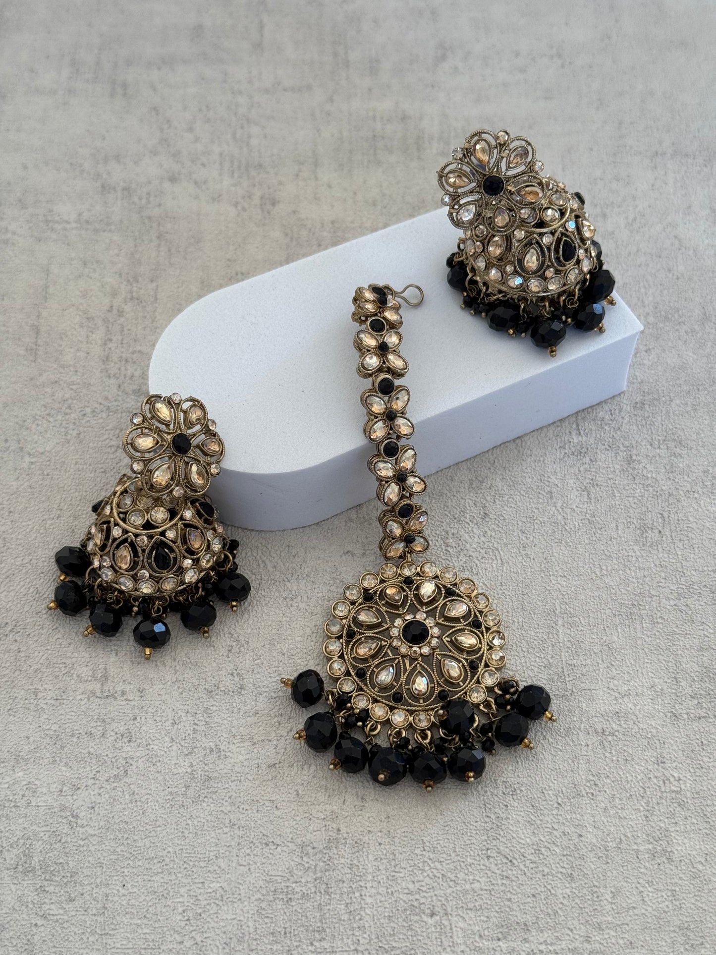 Ayura Designs Hookum Antique Gold Tikka Set – Elegant Earrings & Tikka with Black Bead Accents