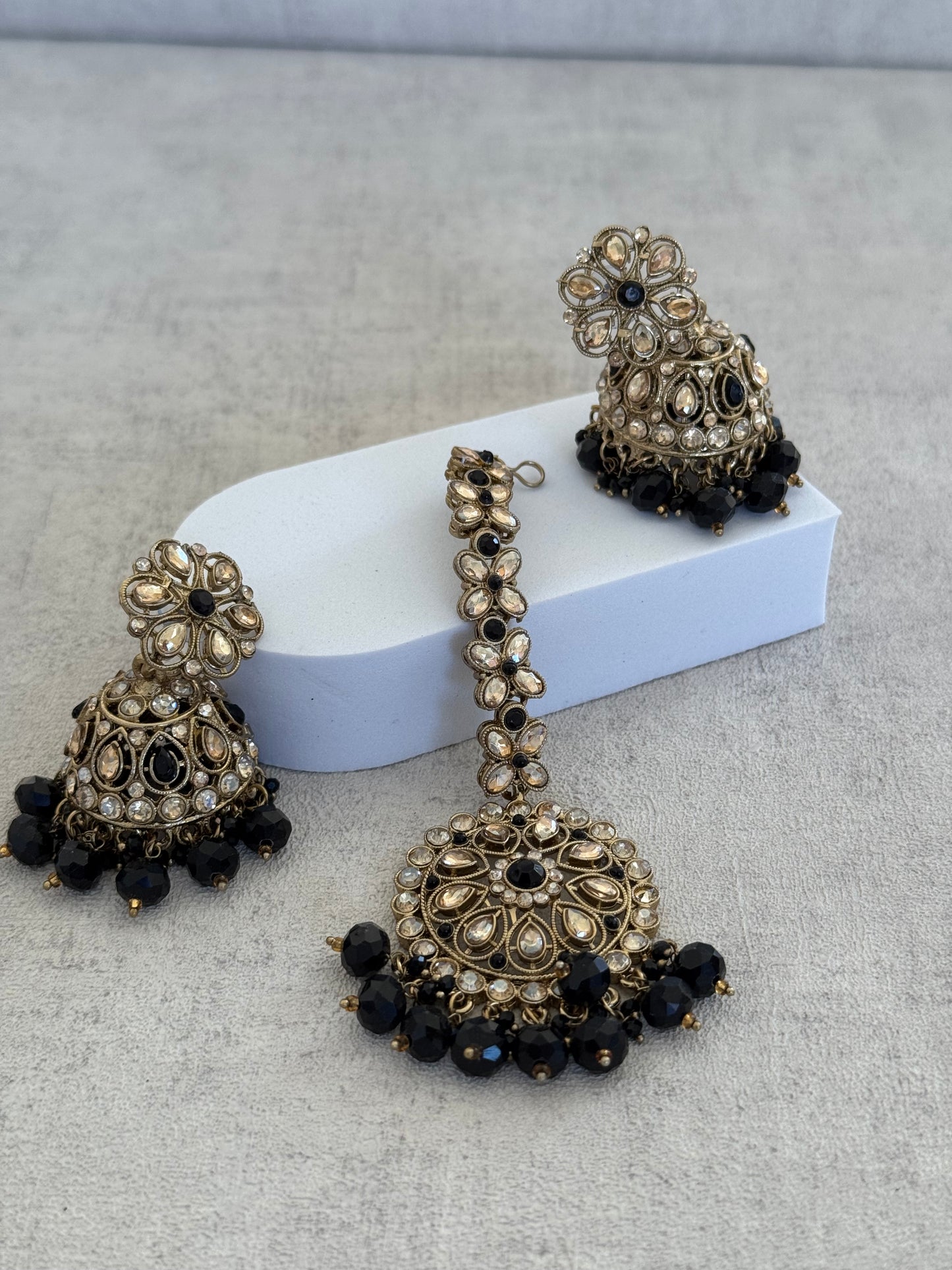 Ayura Designs Hookum Antique Gold Tikka Set – Elegant Earrings & Tikka with Black Bead Accents