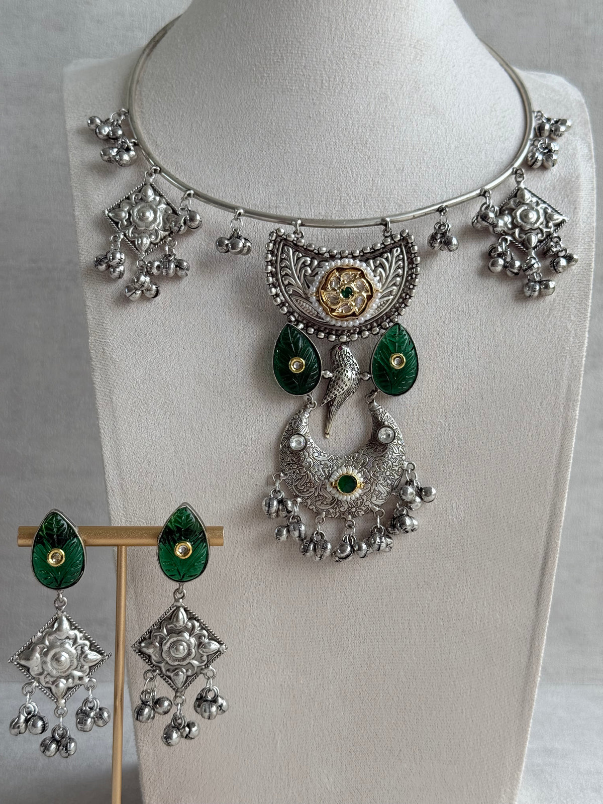 Ayura Designs Jiyana Collar Necklace Set – Emerald Green Carved Teardrop Stones & Oxidised Silver Finish