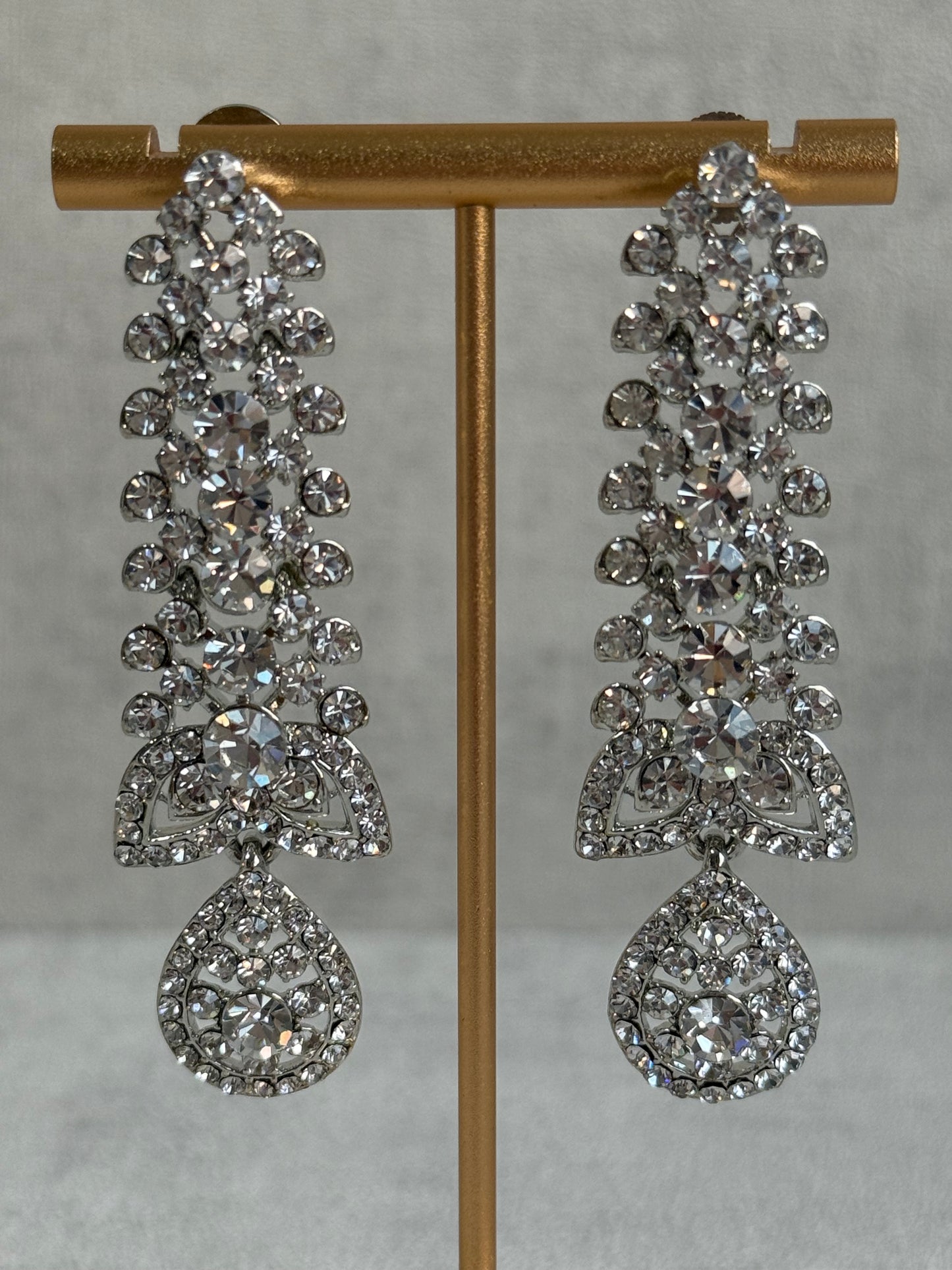 Ayura Designs Falaq Set with Necklace, Earrings & Tikka – Silver Finish with Diamond-Cut Crystals