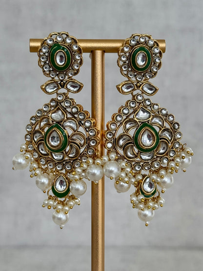 Ayura Designs Arzoi Set with Earrings & Tikka – Exquisite Kundan Adorned with Lustrous Pearls