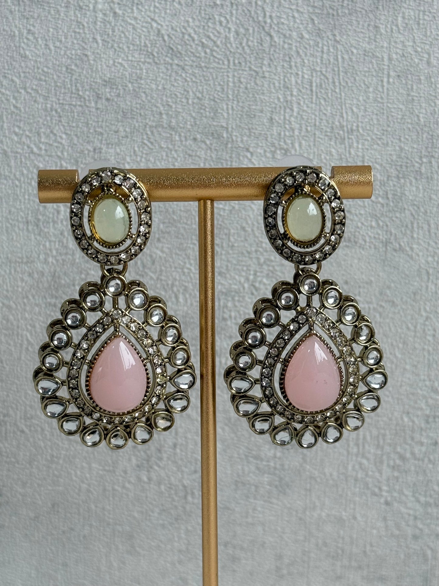 Ayura Designs Tamara Set with Necklace, Earrings & Tikka – Blush Pink & Pistachio Green Stones with Kundan Detailing in Antique Gold Finish