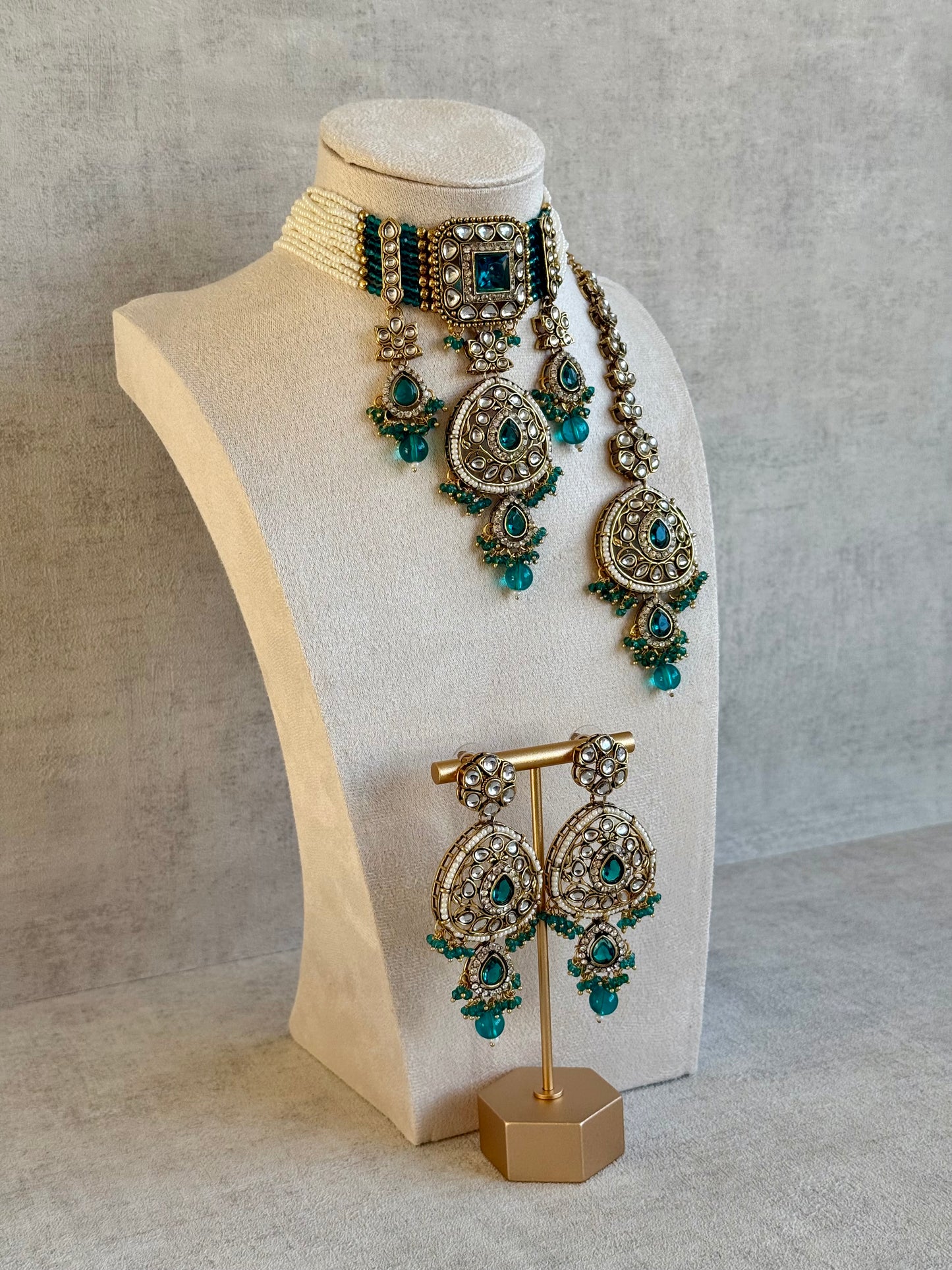 Ayura Designs Zarmeen Choker Set with Earrings & Tikka – Mirror-Cut Stones, Antique Gold Finish and Teal Green Beads