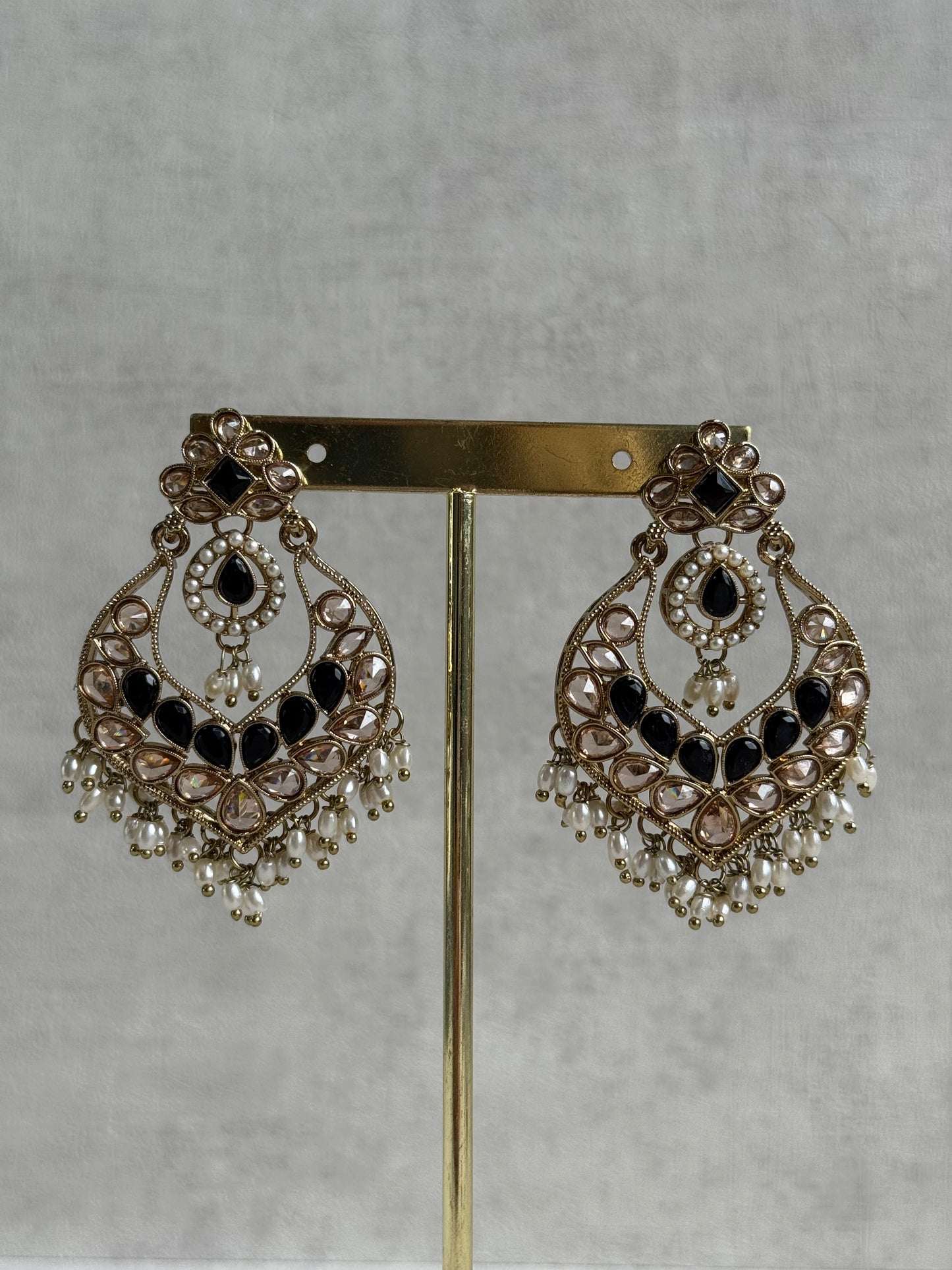 Ayura Designs Damini Tikka Set – Mirror-Cut Kundan Earrings & Tikka with Black Enamel and Pearl Detailing