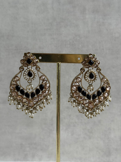 Ayura Designs Damini Tikka Set – Mirror-Cut Kundan Earrings & Tikka with Black Enamel and Pearl Detailing