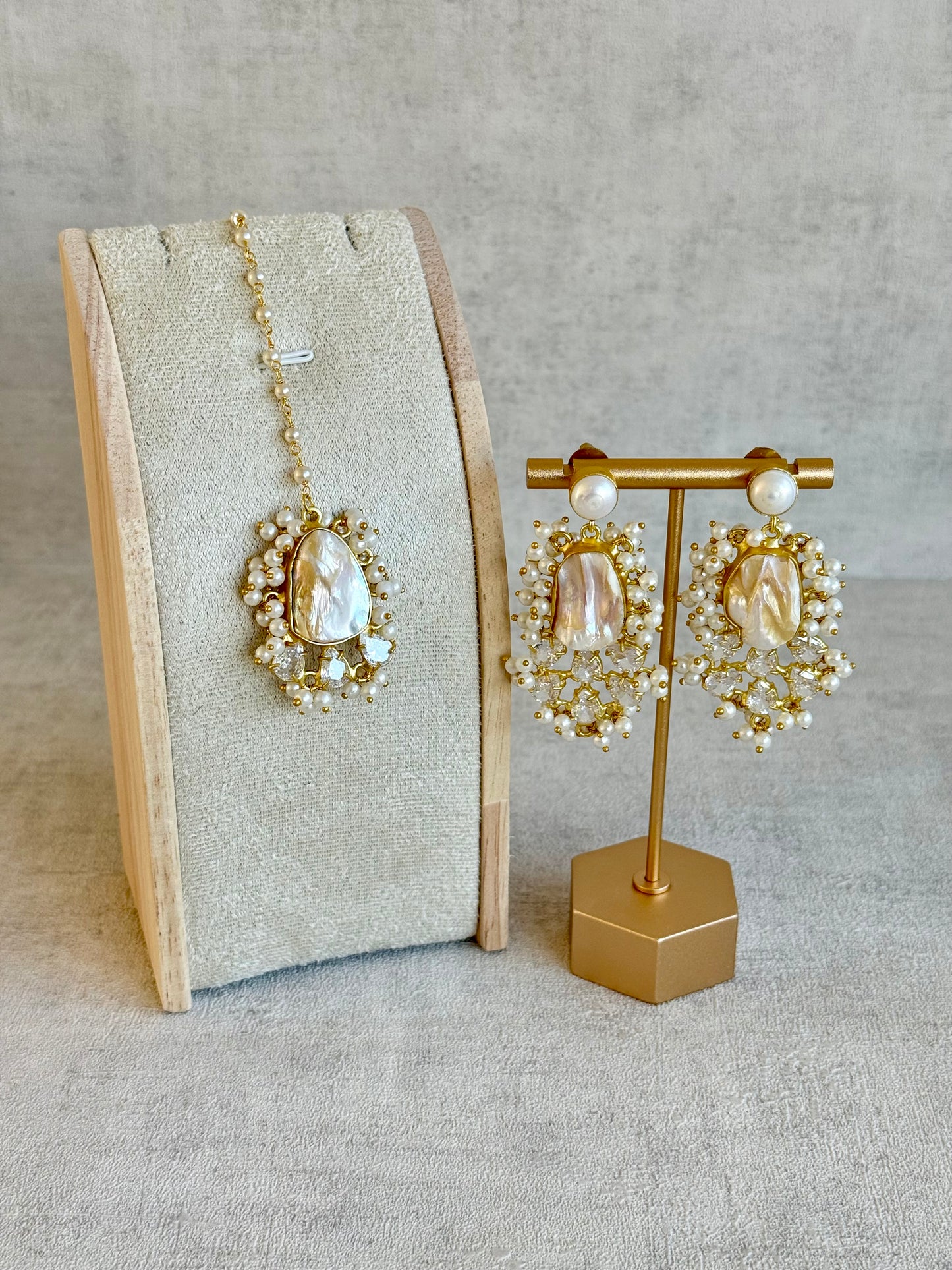 Ayura Designs Niamh Tikka Set – Baroque Pearl & Crystal Cluster Detailing in Antique Gold