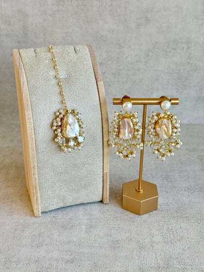 Ayura Designs Niamh Tikka Set – Baroque Pearl & Crystal Cluster Detailing in Antique Gold