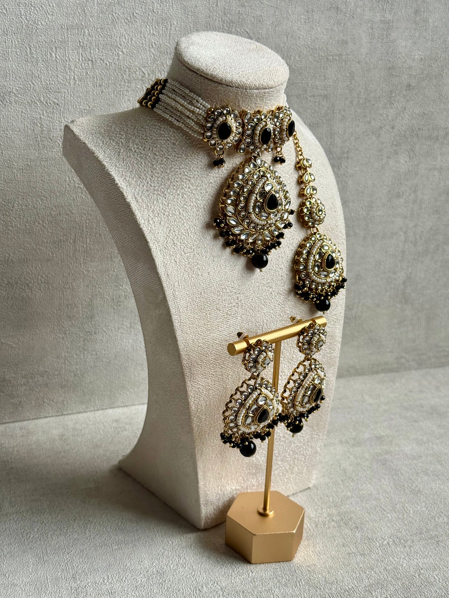 Ayura Designs Tehreem Set with Necklace, Earrings & Tikka – Mirror-Cut Stones, Black Beads & Antique Gold Finish