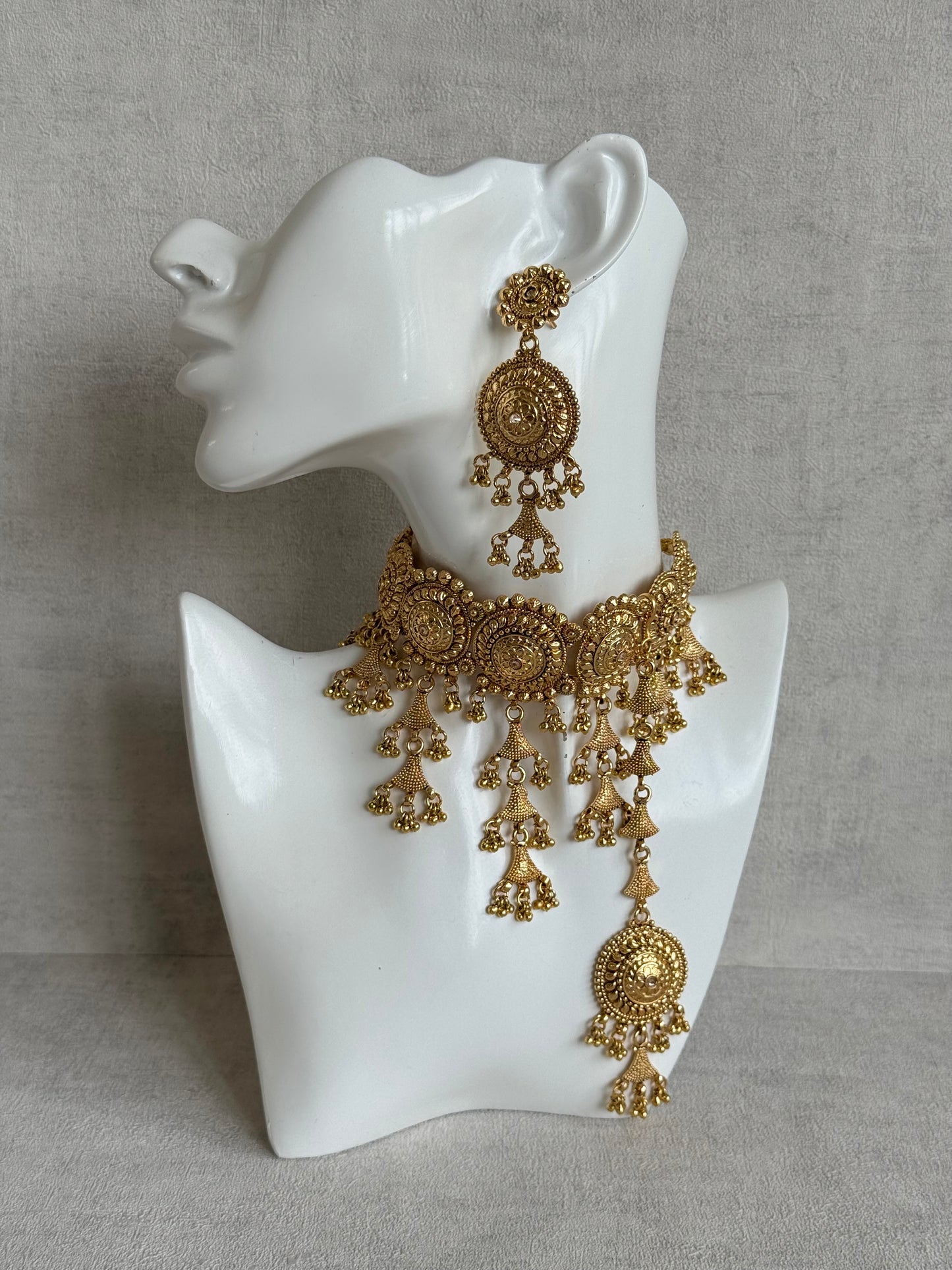 Ayura Designs Farzeena Choker Set with Earrings & Tikka – Traditional Gold Tone Waterfall Jewellery Set with Ghungroo Detailing
