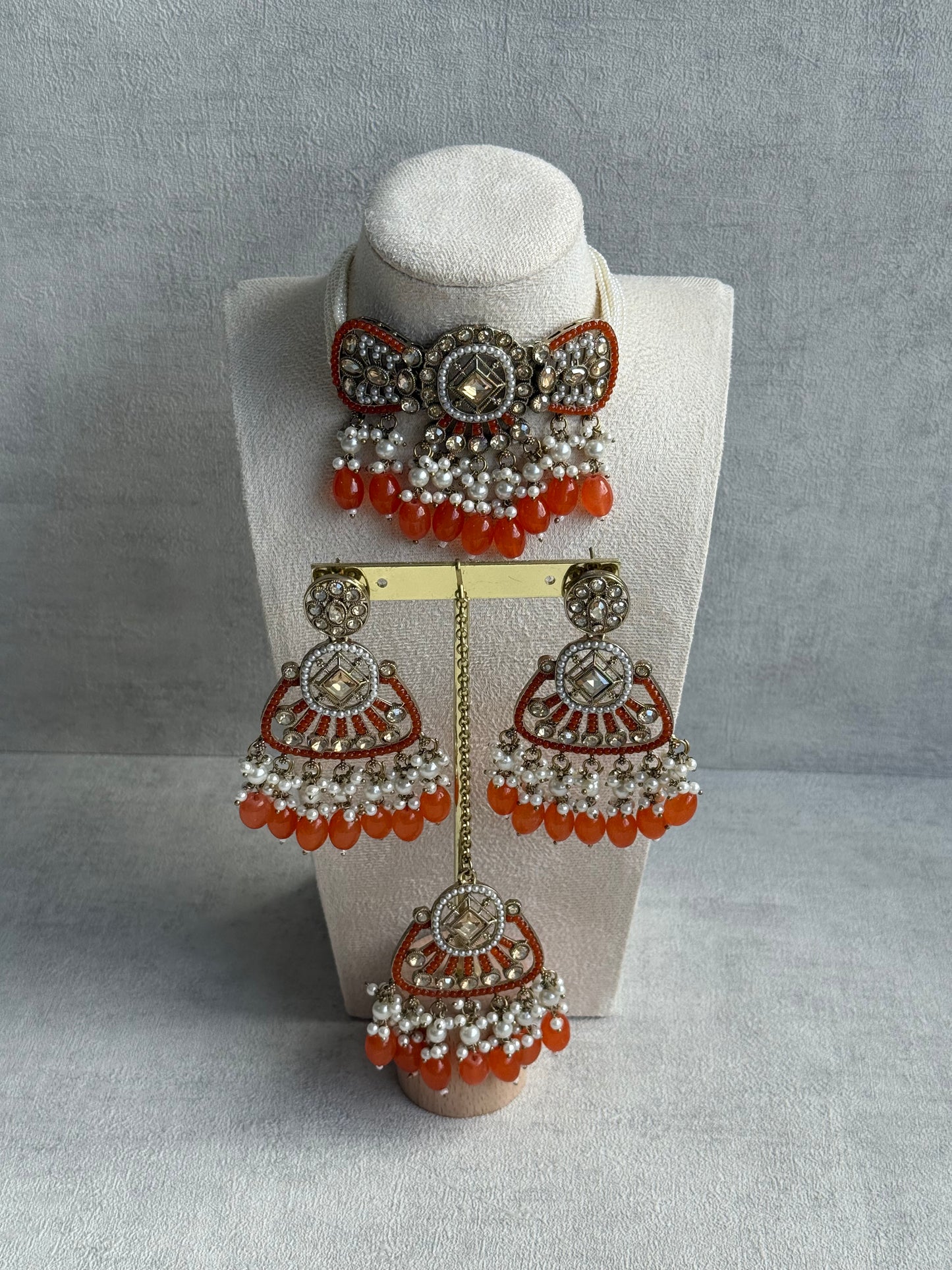 Ayura Designs Qudsia Set with Necklace, Earrings & Tikka – Burnt Orange Stones, Kundan Detailing & Antique Gold Finish