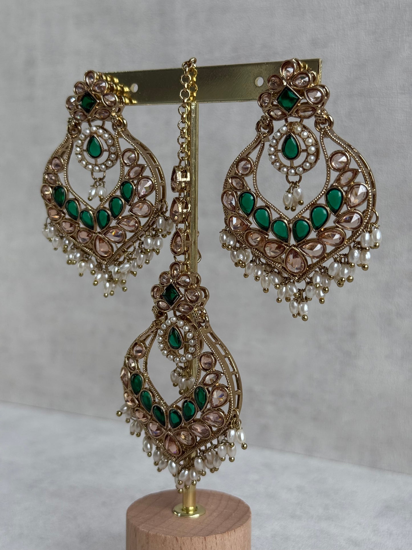 Ayura Designs Damini Tikka Set – Mirror-Cut Kundan Earrings & Tikka with Emerald Green Enamel and Pearl Detailing