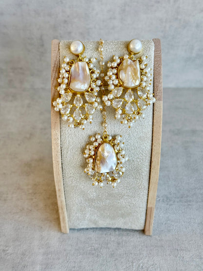 Ayura Designs Niamh Tikka Set – Baroque Pearl & Crystal Cluster Detailing in Antique Gold