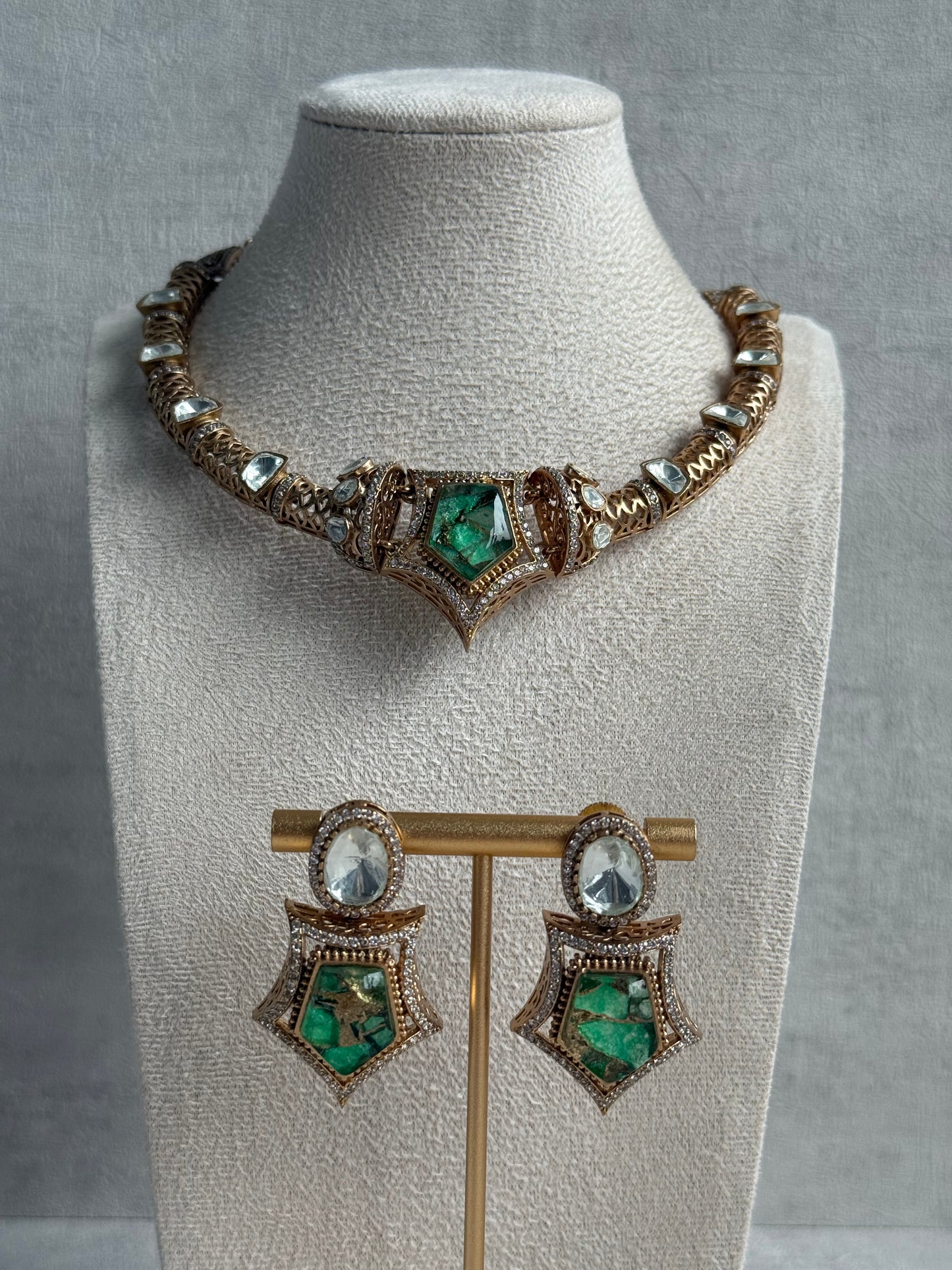 Ayura Designs Krupa Set – Necklace & Earrings with Green Stone featuring Natural Marbling, Mirror-Cut Kundan & Antique Gold Detailing