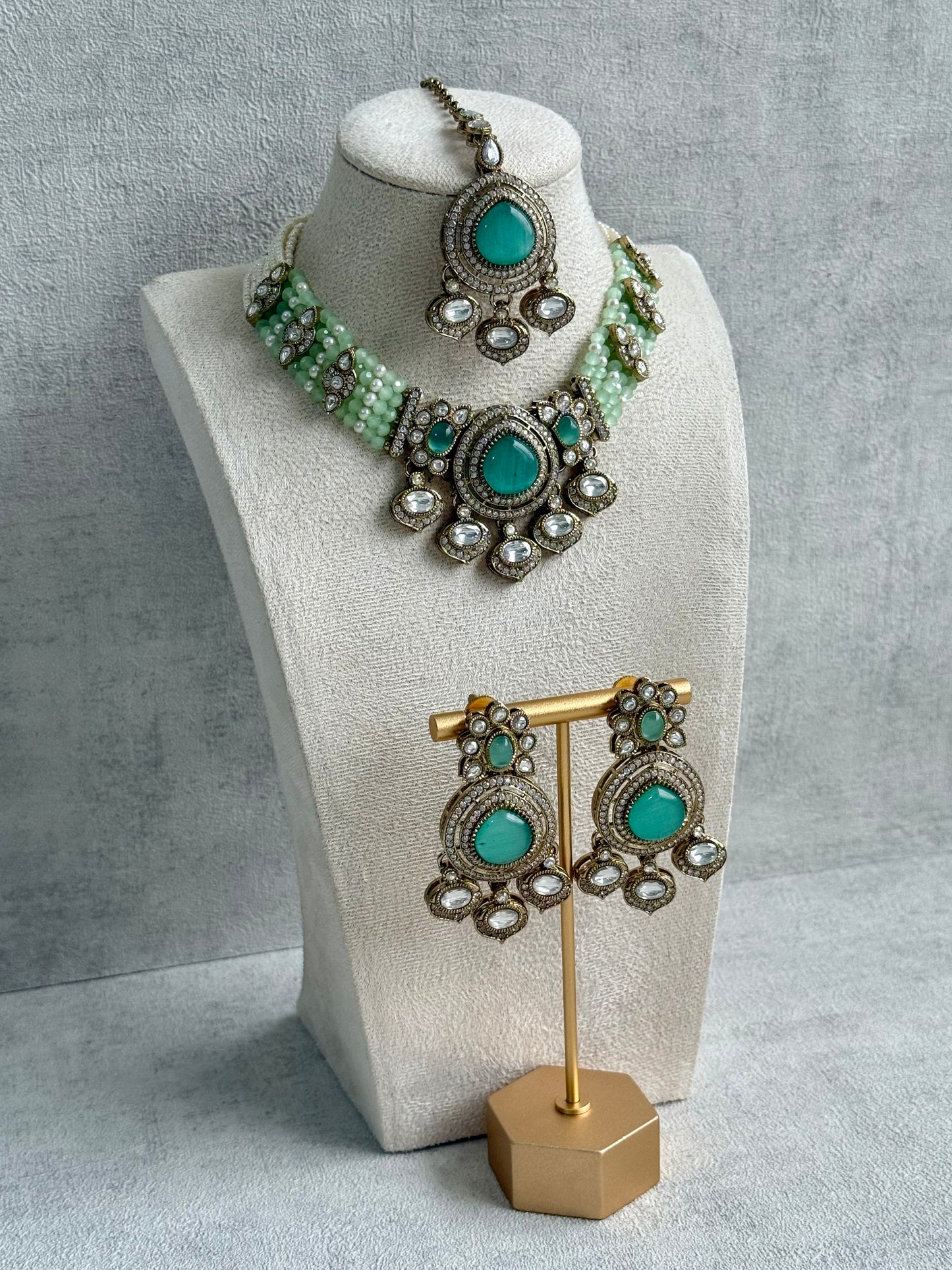 Ayura Designs Rahi Set – Mint & Pistachio Green Dual-Tone Stones with Mirror-Cut Detailing & Pearl Strands
