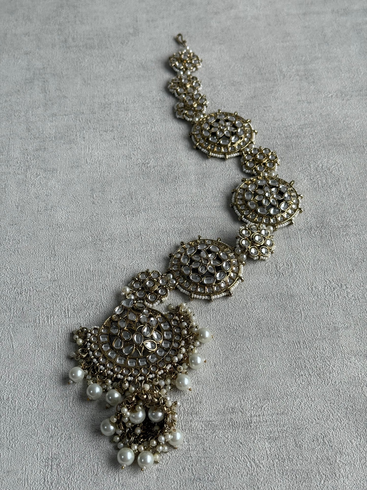 Ayura Designs Laraib Parandi – Mirror-Cut Kundan with Pearl Drops in Antique Gold Finish