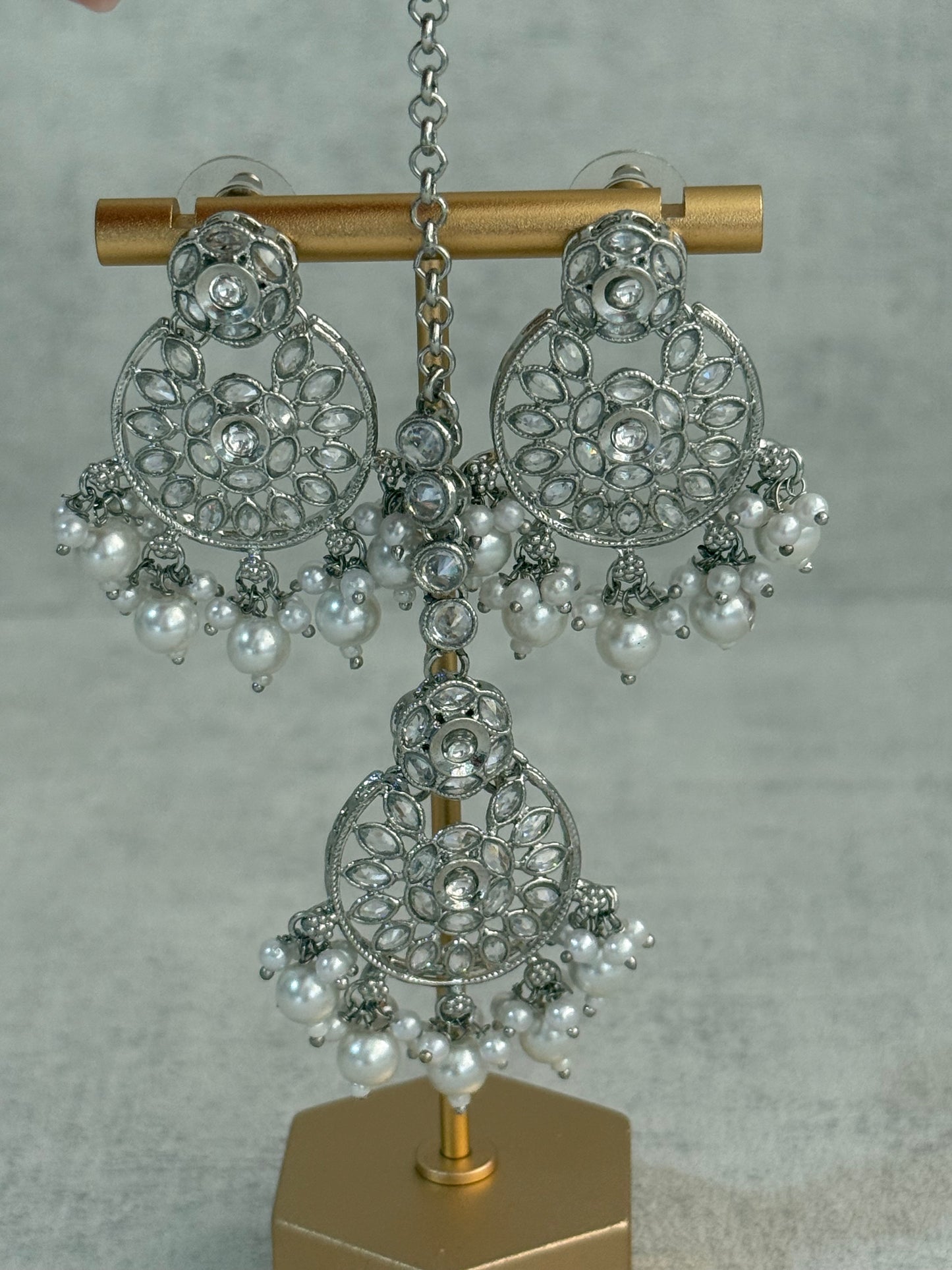 Ayura Designs Zimal Set – Mirror-Cut Stones with Ivory Pearls & Antique Silver Finish