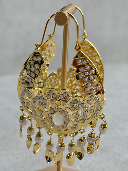 Ayura Designs Nimrat Balis – Ivory Pearls with Pippal Patti & Gold Finish