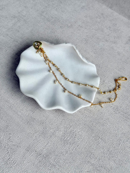 Ayura Designs Fakira Nose Ring – Kundan-Style Detailing with Pearl Chain