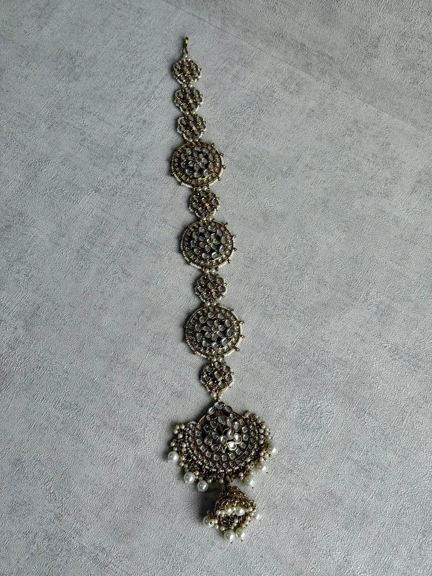 Ayura Designs Laraib Parandi – Mirror-Cut Kundan with Pearl Drops in Antique Gold Finish