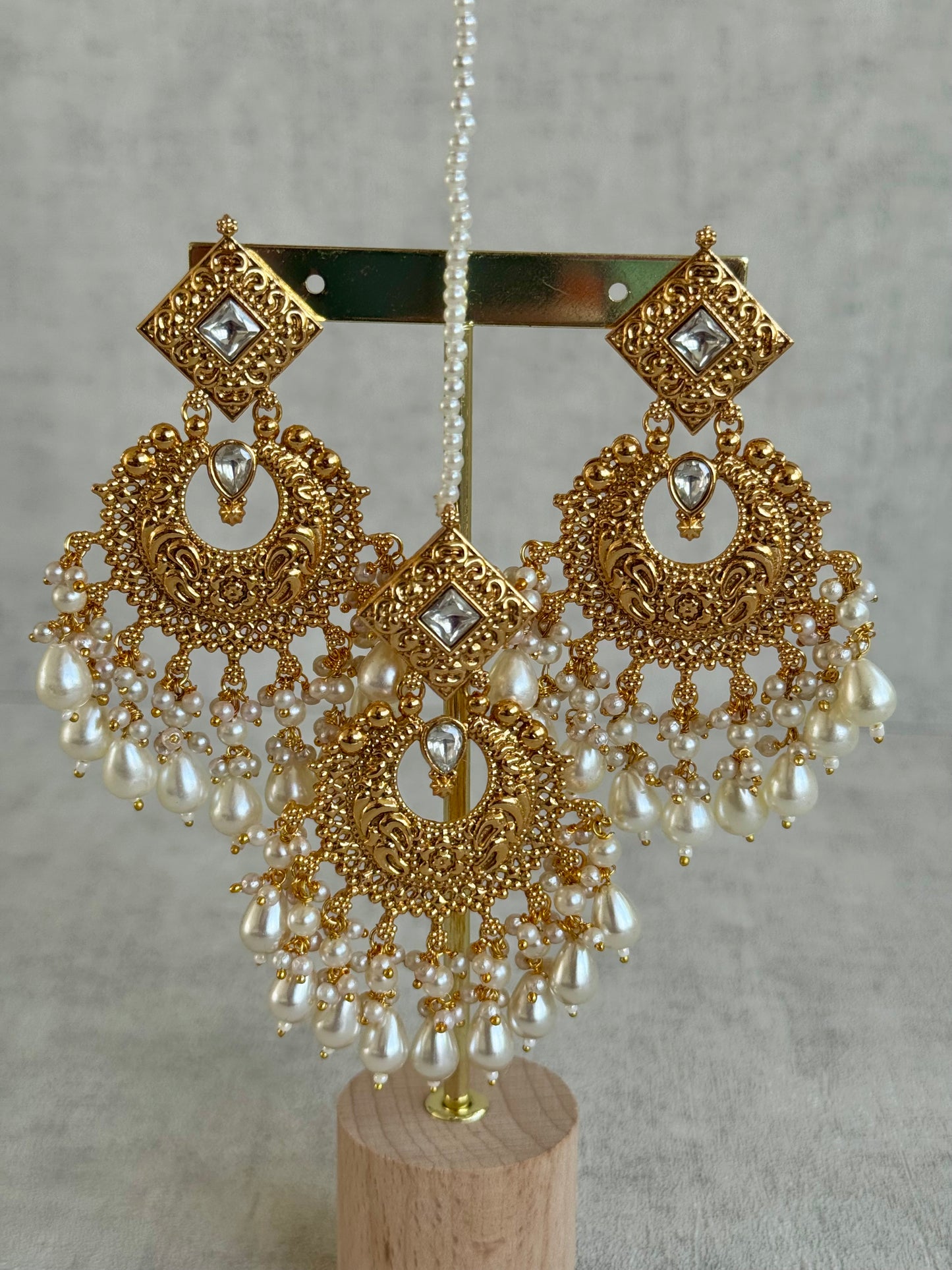 Ayura Designs Mannat Bridal Set with Choker, Haar, Earrings, Tikka & Passa – Ivory Pearls & Antique Gold Finish