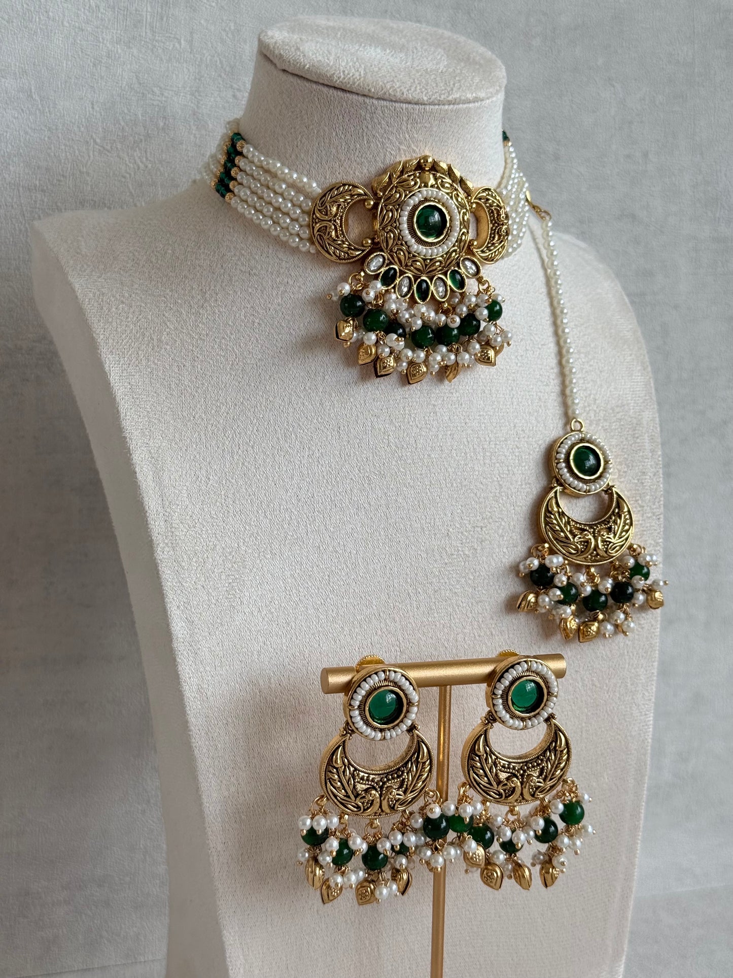 Ayura Designs Mehr Choker Set with Earrings & Tikka – Emerald Green Stones, Pearl Beads, Pearl Strands & Antique Gold Finish