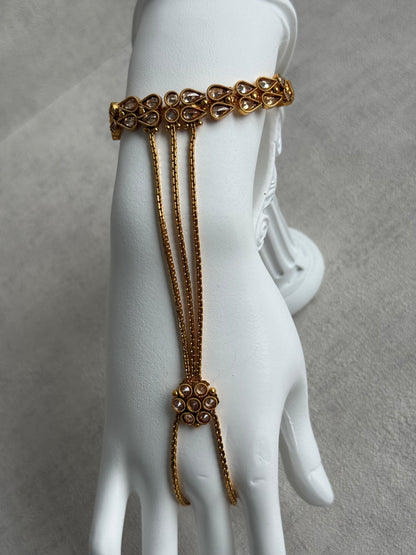 Ayura Designs Paru Haathphool – Single Hand Ornament with Kundan Detailing & Gold Finish