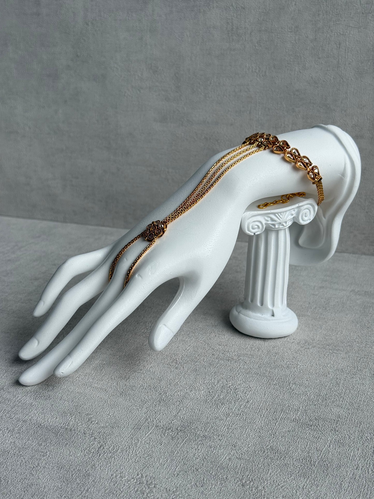 Ayura Designs Paru Haathphool – Single Hand Ornament with Kundan Detailing & Gold Finish