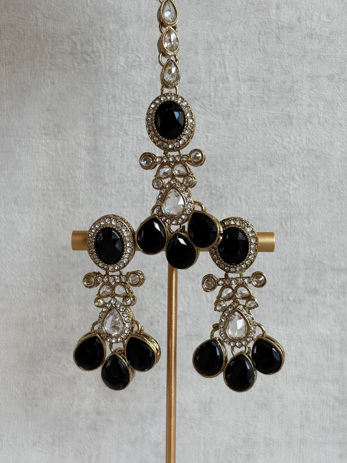 Ayura Designs Ava Necklace Set with Earrings & Tikka – Black Stone & Mirror-Cut Necklace Set in Antique Gold Finish