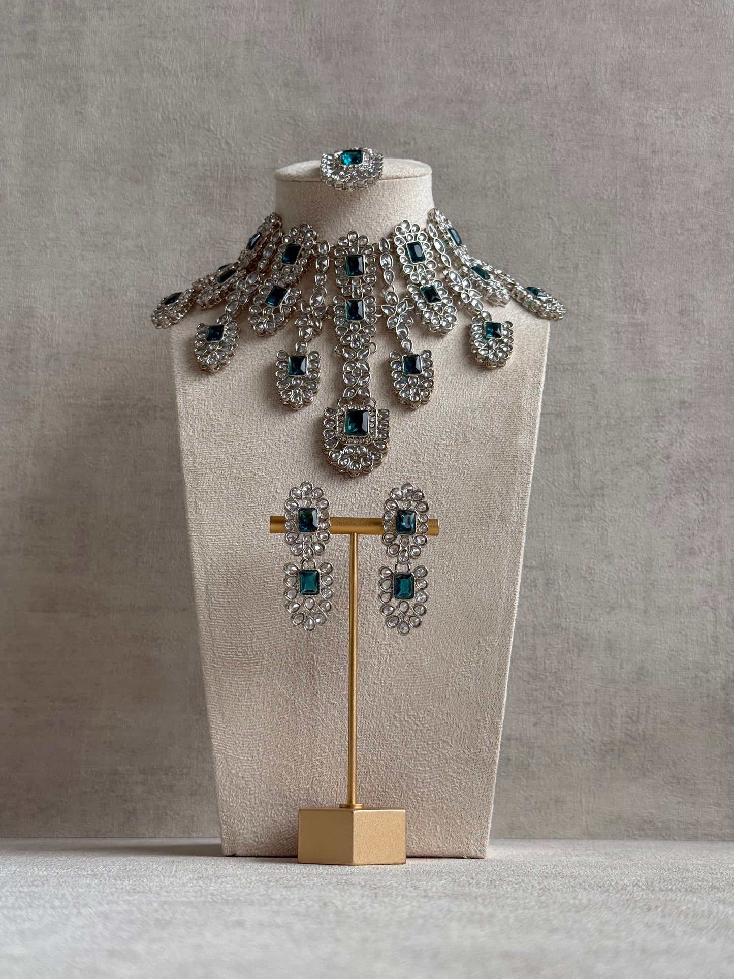 Ayura Designs Zinnia Set – Necklace, Earrings & Tikka with Teal Stones and Mirror-Cut Polki in Silver Finish
