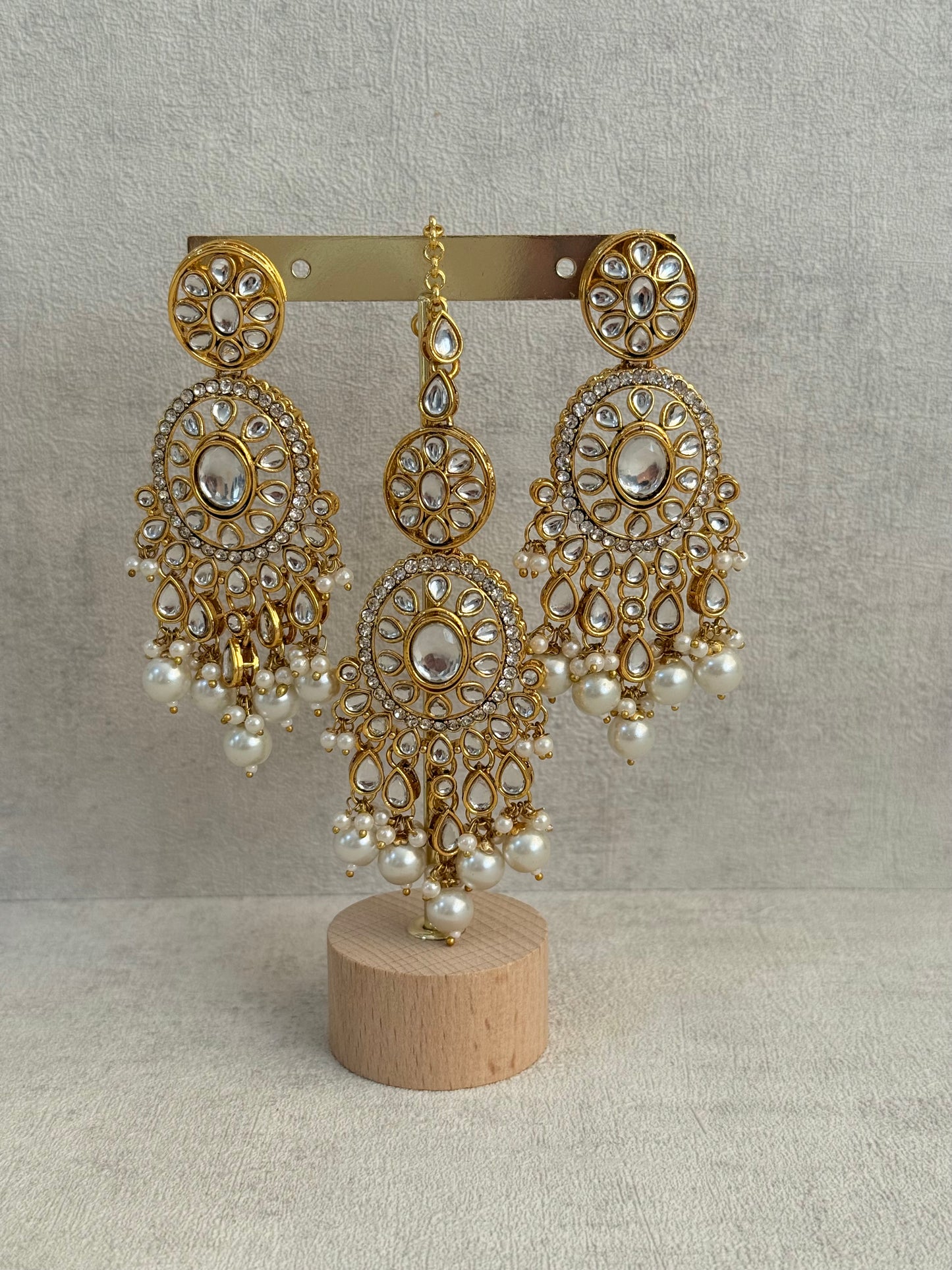 Ayura Designs Zara Set with Necklace, Earrings, Tikka & Passa – Antique Gold with Kundan Detailing & Ivory Pearl Drops