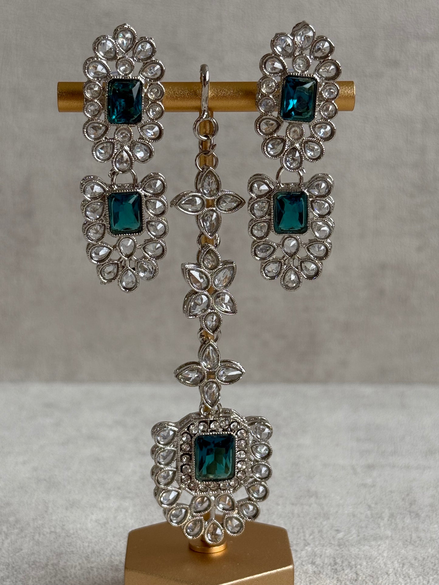 Ayura Designs Zinnia Set – Necklace, Earrings & Tikka with Teal Stones and Mirror-Cut Polki in Silver Finish