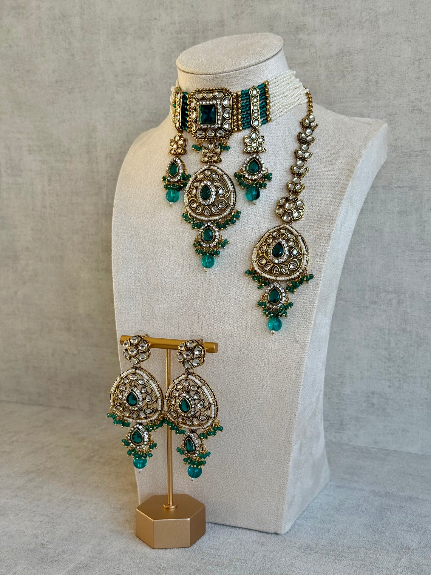 Ayura Designs Zarmeen Choker Set with Earrings & Tikka – Mirror-Cut Stones, Antique Gold Finish and Teal Green Beads