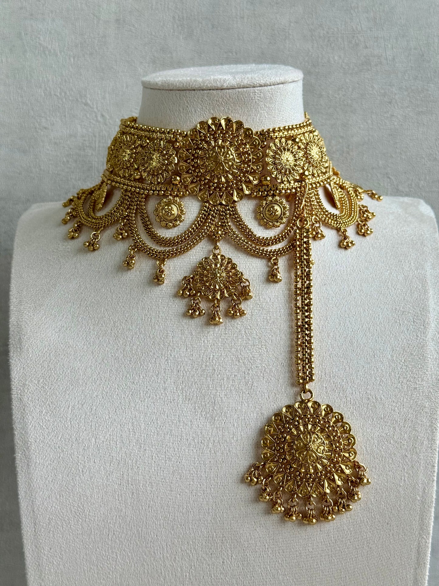 Ayura Designs Sahiban Set – Antique Gold Choker, Earrings & Tikka with Textured Filigree Motifs