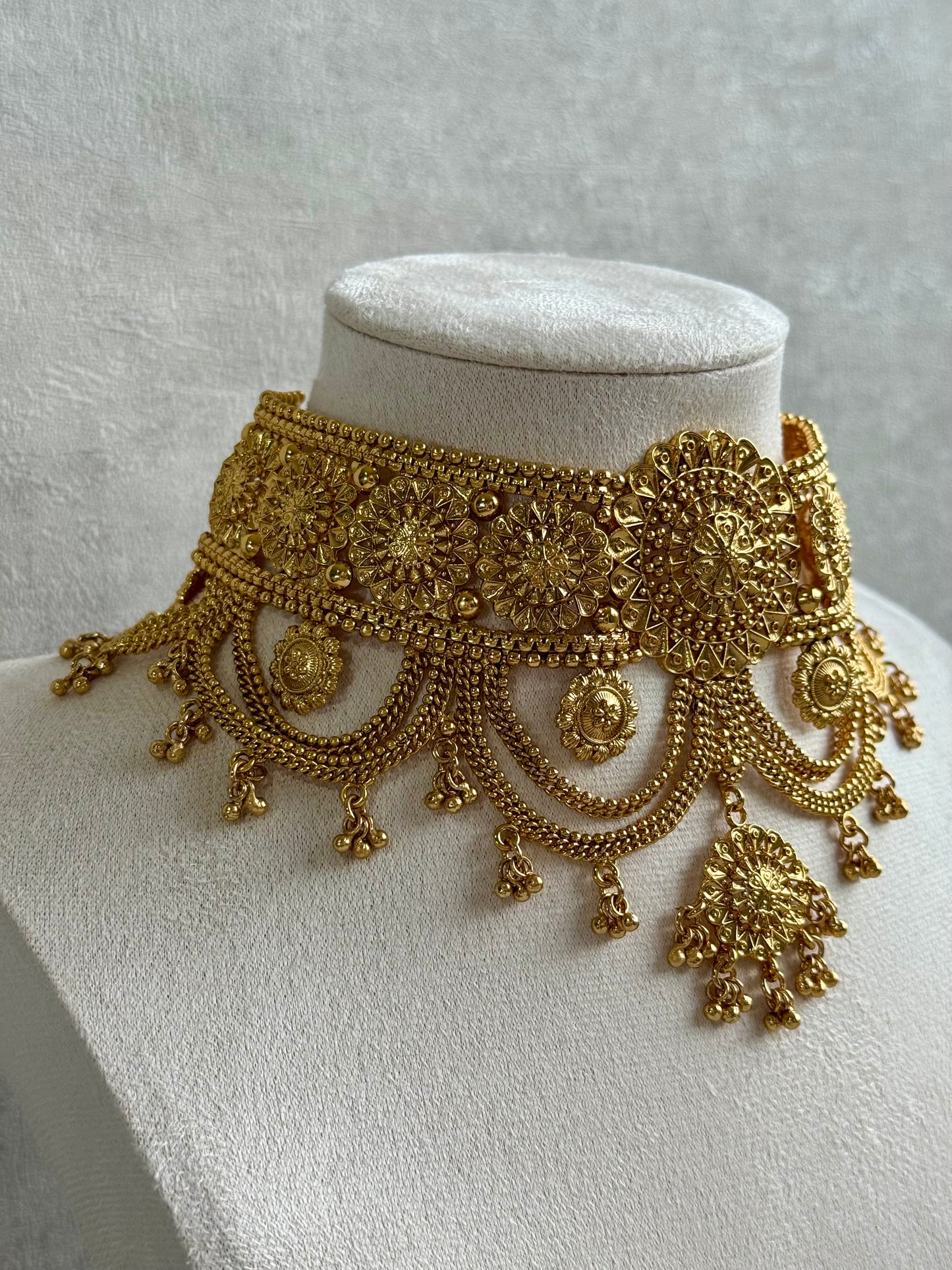 Ayura Designs Sahiban Set – Antique Gold Choker, Earrings & Tikka with Textured Filigree Motifs