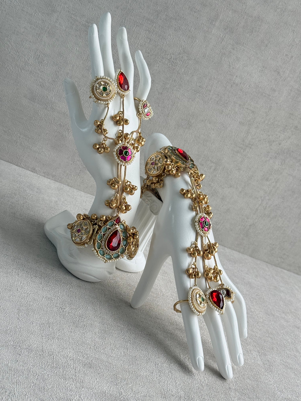 Ayura Designs Ekavira Haathphool Set of 2 – Kundan Style Hand Harness with Ruby Red, Rani Pink & Green Stones, Ghungroo Detailing & Pearls
