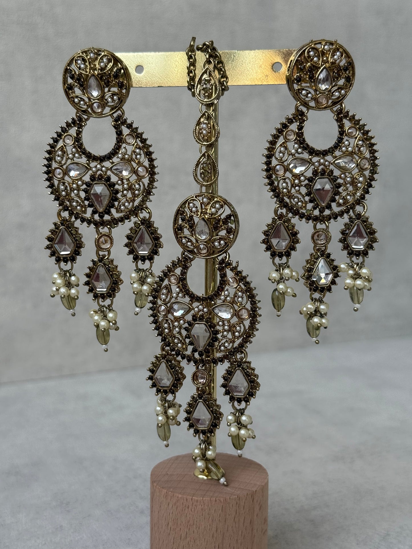 Ayura Designs Nimra Set with Earrings & Tikka – Mirror-Cut Polki, Olive Green Beads & Antique Gold Finish