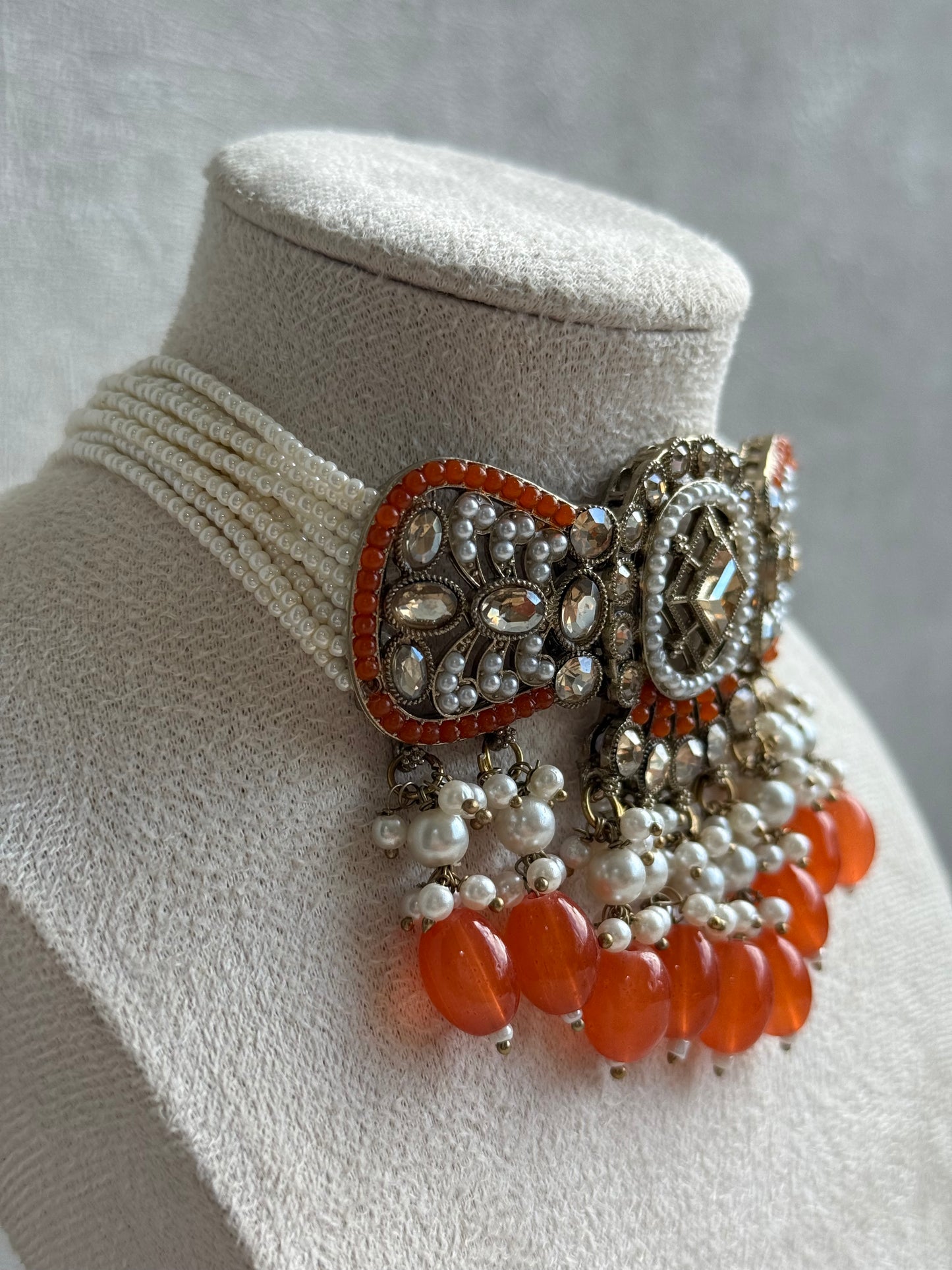 Ayura Designs Qudsia Set with Necklace, Earrings & Tikka – Burnt Orange Stones, Kundan Detailing & Antique Gold Finish