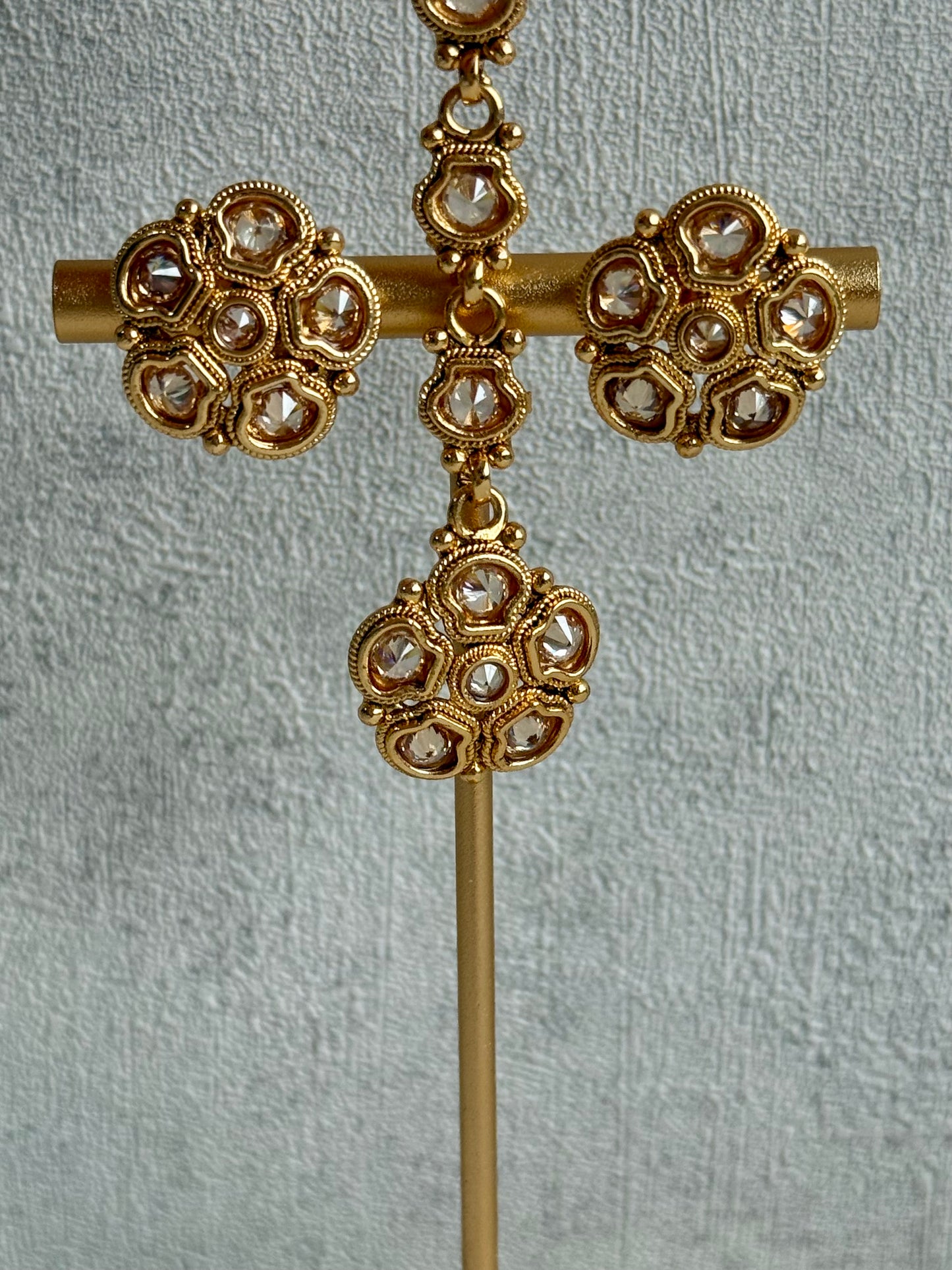 Ayura Designs Amala Set with Necklace, Studs & Tikka – Mirror-Cut Stones in Antique Gold Finish