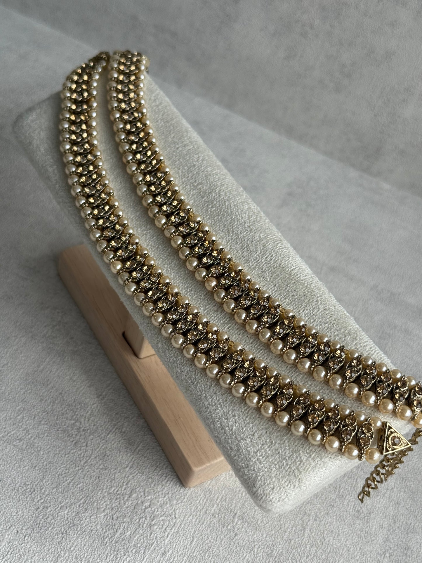 Ayura Designs Chandni Payals – Kundan Anklets with Ivory Pearls & Antique Gold Finish